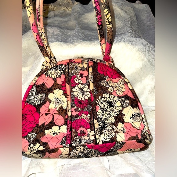 Vera Bradley Handbags - VTG Retired Vera Bradley Mocha Rouge Eloise Clam Shell Kiss Lock Purse